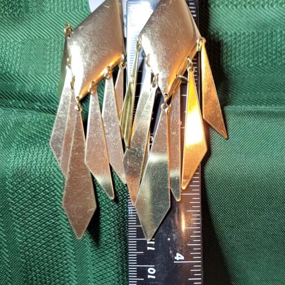 Three pairs of Click Six Dangle Earrings! - Picture 7 of 11